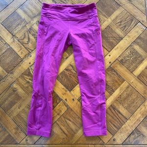 Cropped lulu leggings size 4! Magenta colored
